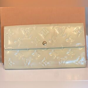 LOUIS VUITTON Sarah Vernis Beige Embossed Large Card Leather Continental Wallet
